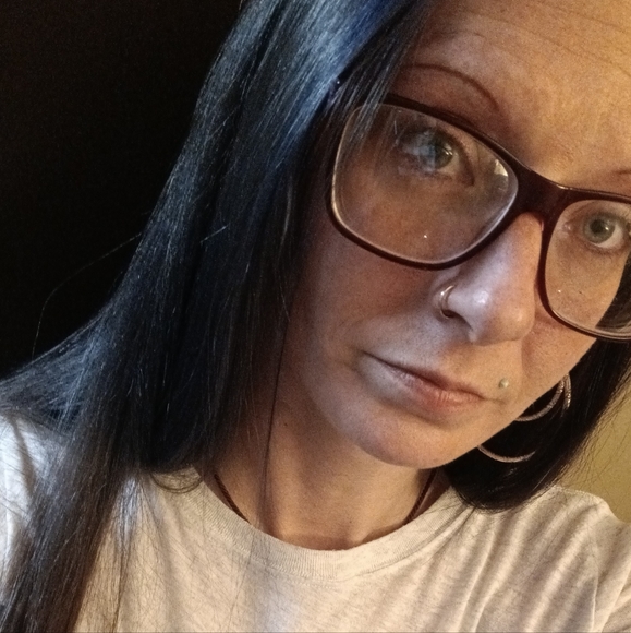 Meet your Posher, Ashley - Picture 3 of 4